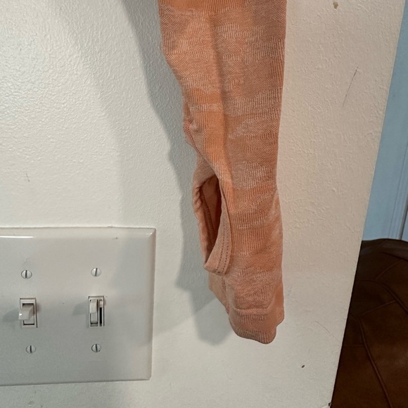 AYBL Evolve Seamless Long Sleeve Crop Top Peach Camo Womens Size Medium Gym - Picture 5 of 6